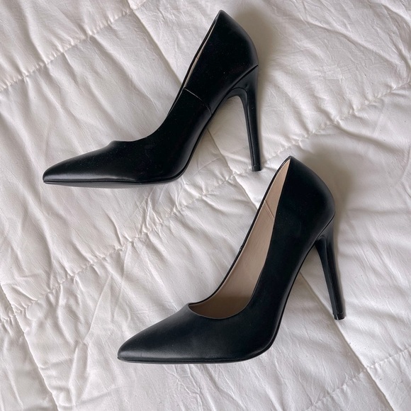 Black High Heel - Picture 3 of 4